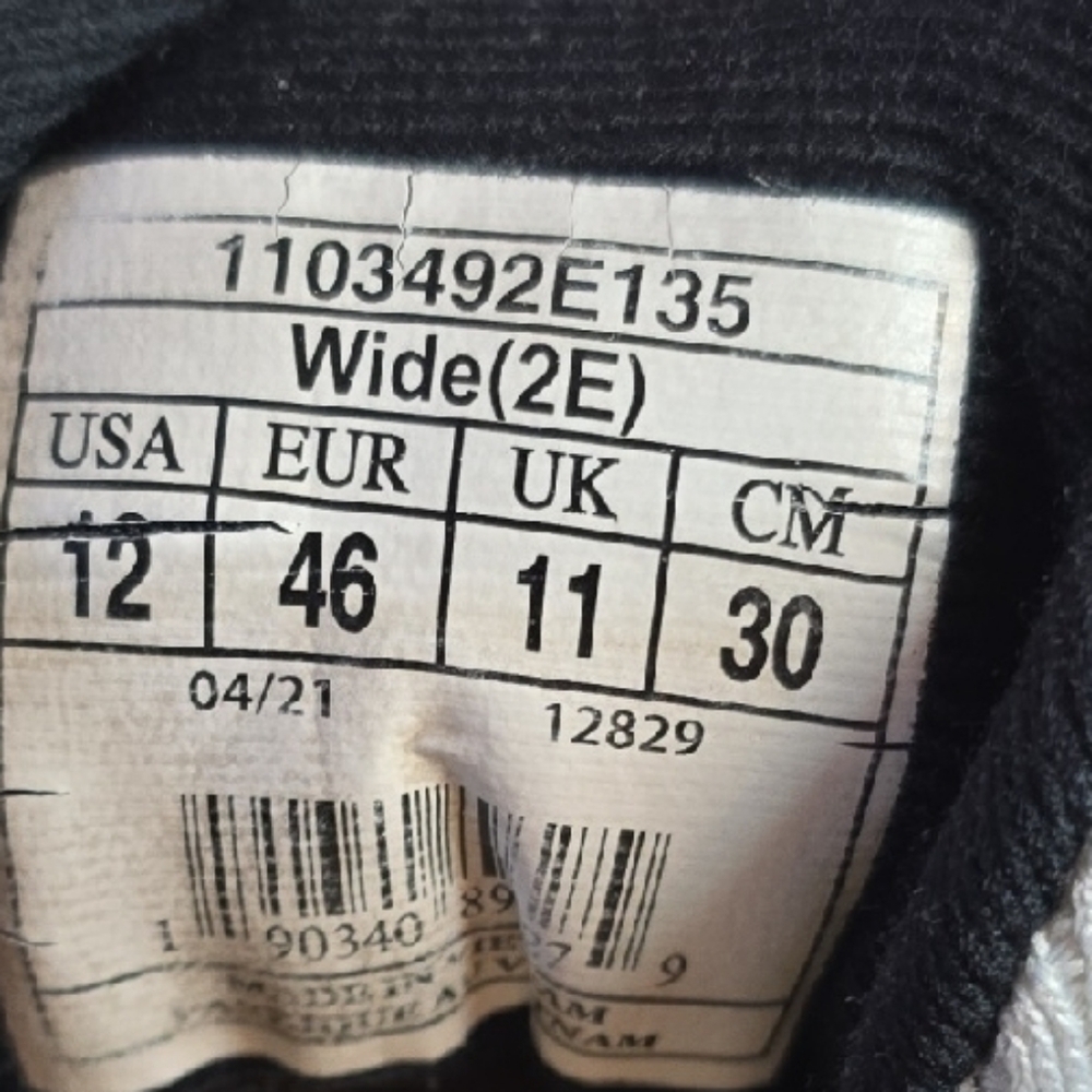 Host Pick π₯³ Men's Brooks Adrenaline GTS 21 Black and White Athletic Shoes - Picture 2 of 8
